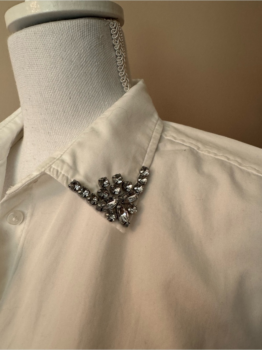 NWT Gap White Button Down Shirt with Jeweled Embellished Collar Size S